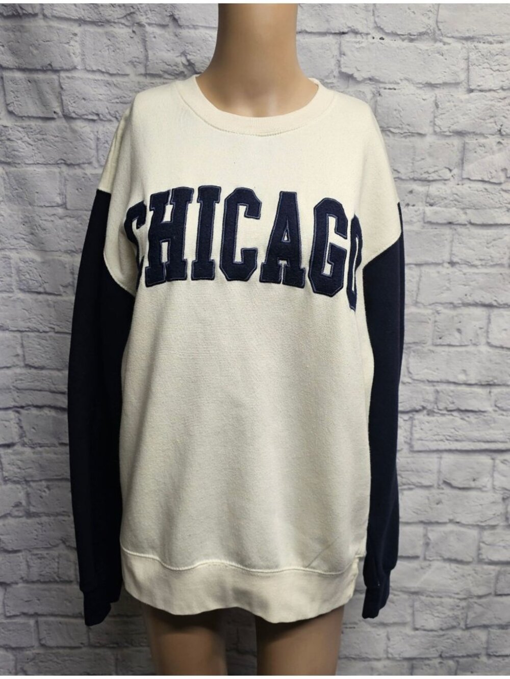 NEW YORK POPULAR XL CHICAGO BEIGE NAVY BLUE EMBROIDERED PATCH CREW SWEATSHIRT
